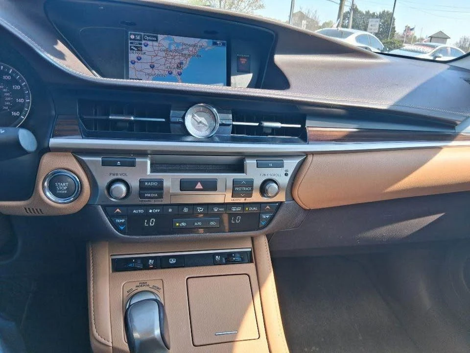 2016 Lexus ES 6th Gen - Image 9 of 12