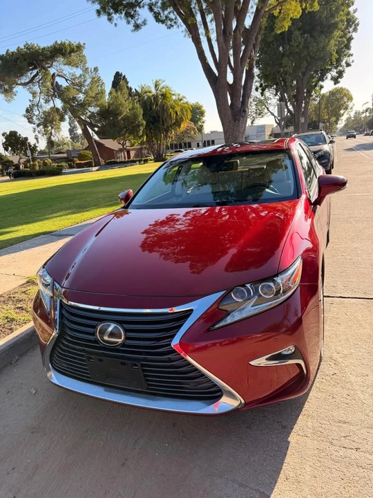2016 Lexus ES 6th Gen - Image 2 of 8
