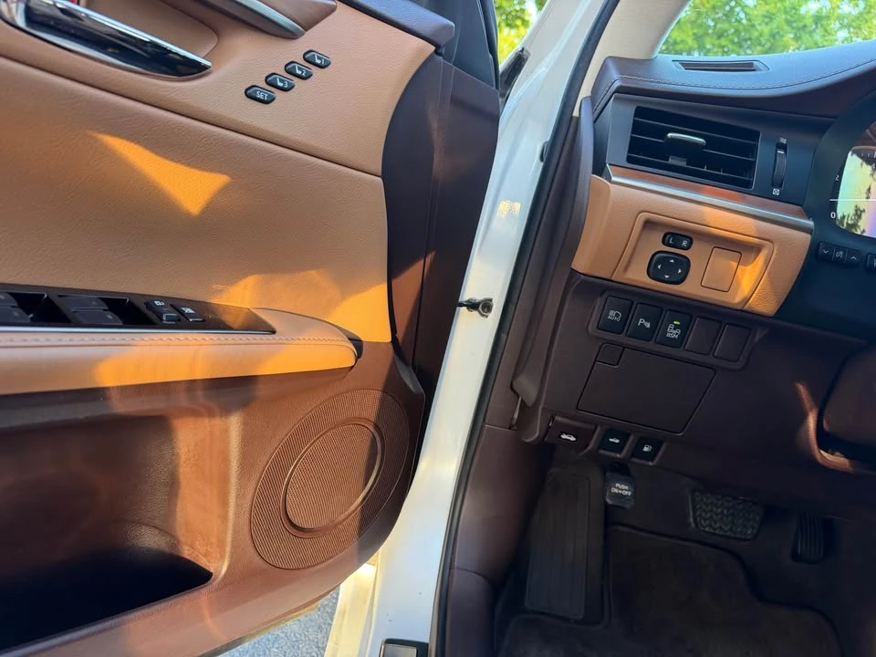 2016 Lexus ES 6th Gen - Image 10 of 21