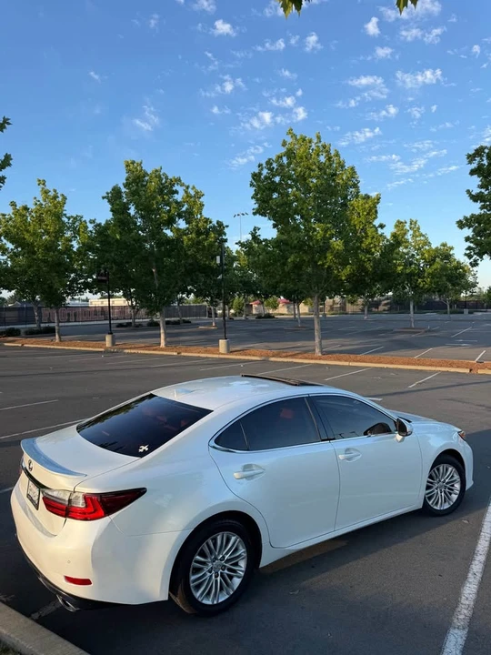 2016 Lexus ES 6th Gen - Image 5 of 21