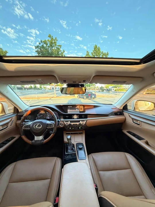 2016 Lexus ES 6th Gen - Image 17 of 21