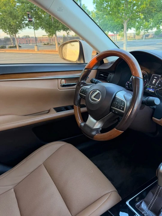 2016 Lexus ES 6th Gen - Image 16 of 21