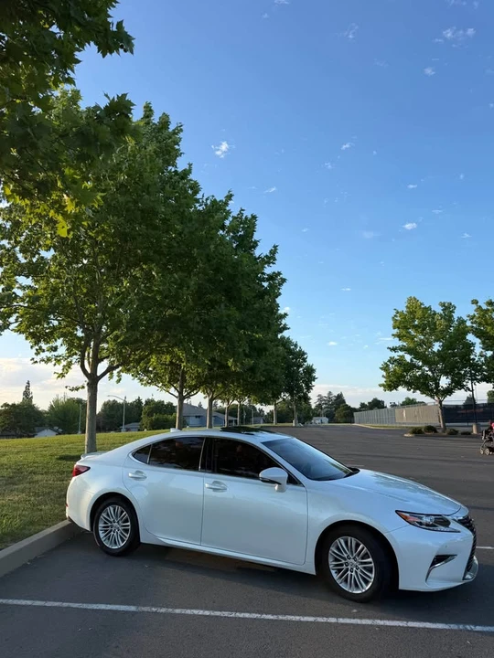 2016 Lexus ES 6th Gen - Image 4 of 21