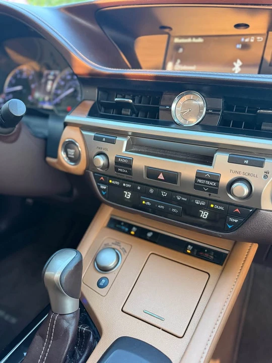 2016 Lexus ES 6th Gen - Image 14 of 21