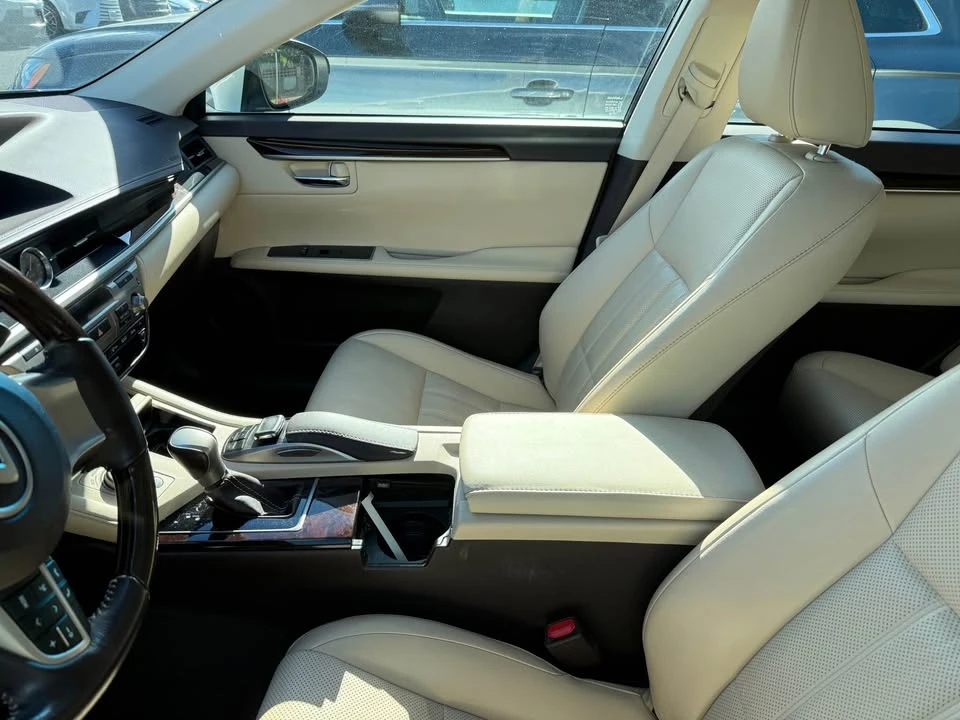 2016 Lexus ES 6th Gen - Image 4 of 4