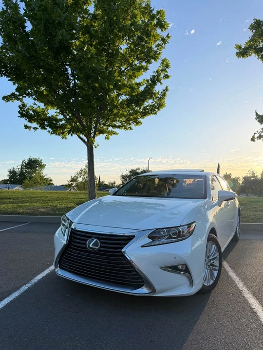 2016 Lexus ES 6th Gen - Image 2 of 21