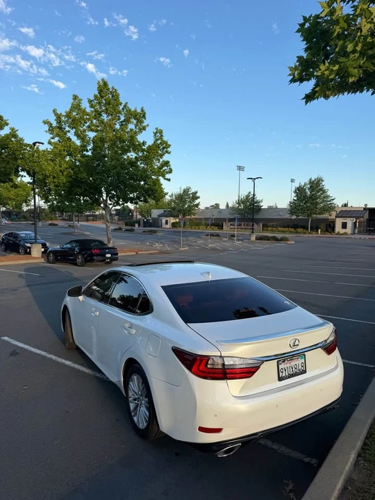 2016 Lexus ES 6th Gen - Image 7 of 21