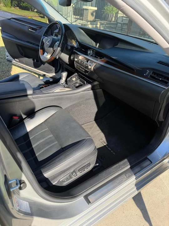2016 Lexus ES 6th Gen - Image 9 of 13