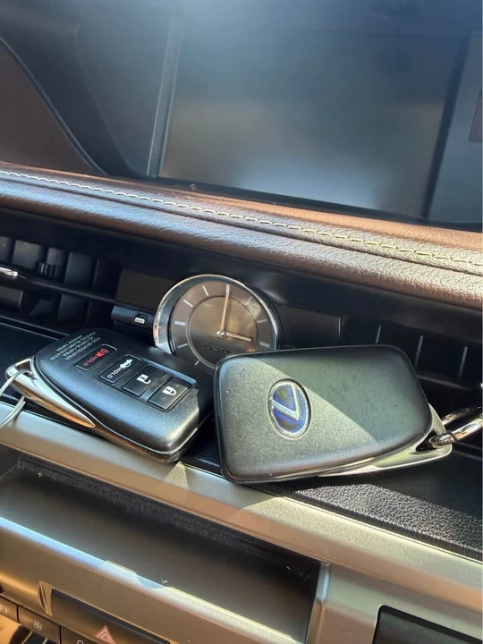 2016 Lexus ES 6th Gen - Image 20 of 21