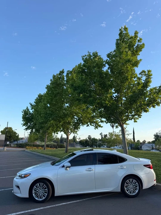 2016 Lexus ES 6th Gen - Image 8 of 21