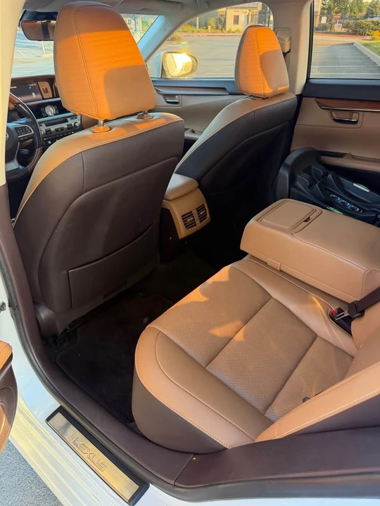 2016 Lexus ES 6th Gen - Image 11 of 21