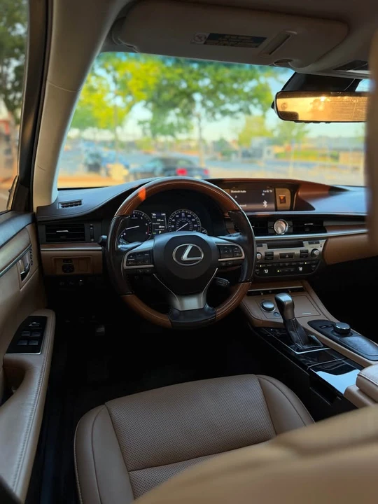 2016 Lexus ES 6th Gen - Image 18 of 21