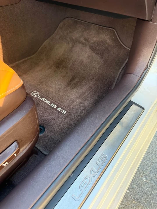 2016 Lexus ES 6th Gen - Image 13 of 21
