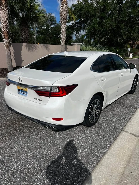 2016 Lexus ES 6th Gen - Image 4 of 11