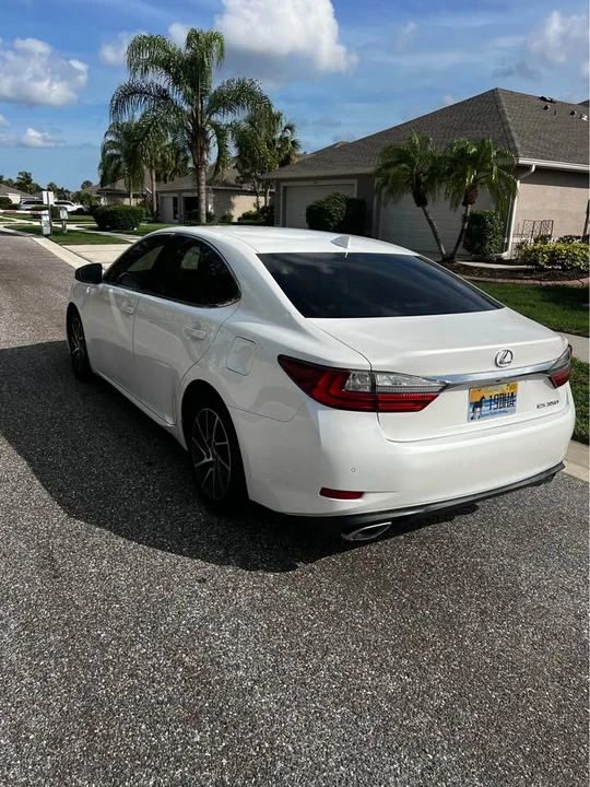 2016 Lexus ES 6th Gen - Image 3 of 11