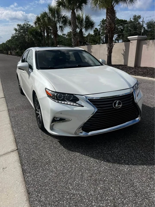 2016 Lexus ES 6th Gen - Image 2 of 11