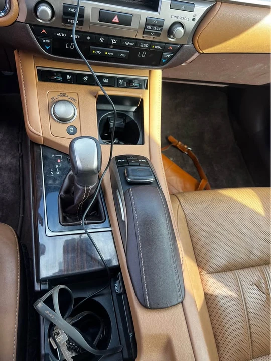 2016 Lexus ES 6th Gen - Image 6 of 11