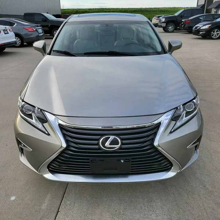 2016 Lexus ES 6th Gen - Image 2 of 17