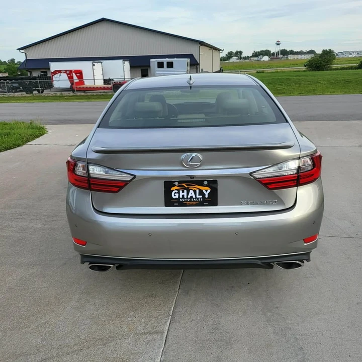 2016 Lexus ES 6th Gen - Image 4 of 17