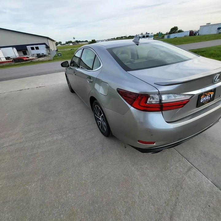 2016 Lexus ES 6th Gen - Image 6 of 17