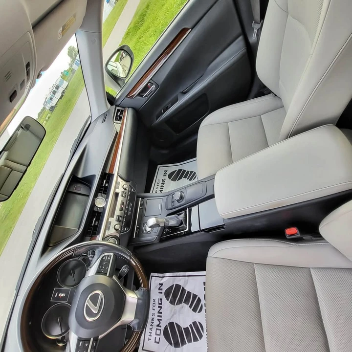 2016 Lexus ES 6th Gen - Image 15 of 17
