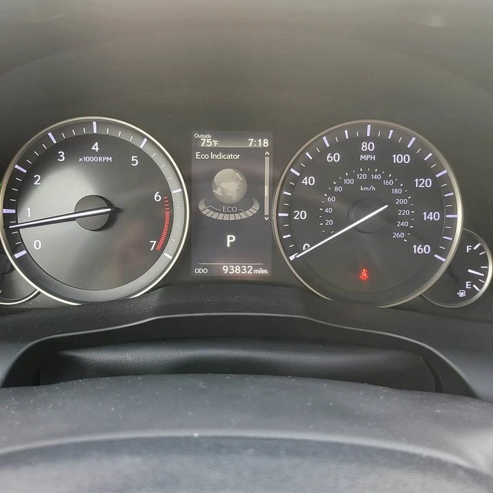 2016 Lexus ES 6th Gen - Image 10 of 17