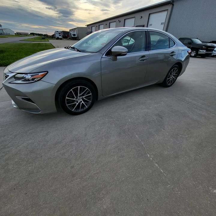 2016 Lexus ES 6th Gen - Image 3 of 17