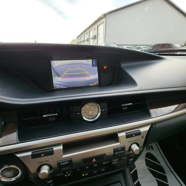2016 Lexus ES 6th Gen - Image 11 of 17