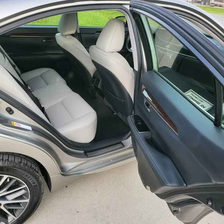 2016 Lexus ES 6th Gen - Image 14 of 17