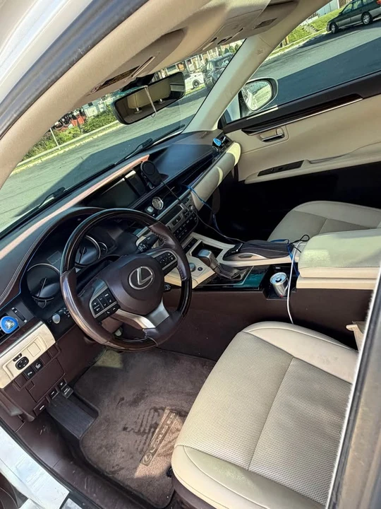 2016 Lexus ES 6th Gen - Image 8 of 10