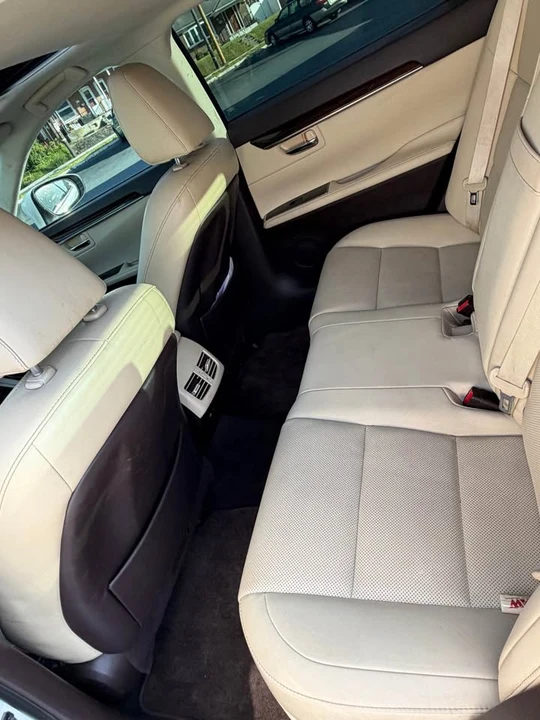 2016 Lexus ES 6th Gen - Image 9 of 10