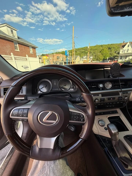 2016 Lexus ES 6th Gen - Image 7 of 10