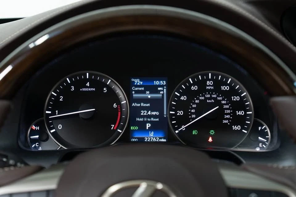 2016 Lexus ES 6th Gen - Image 12 of 13
