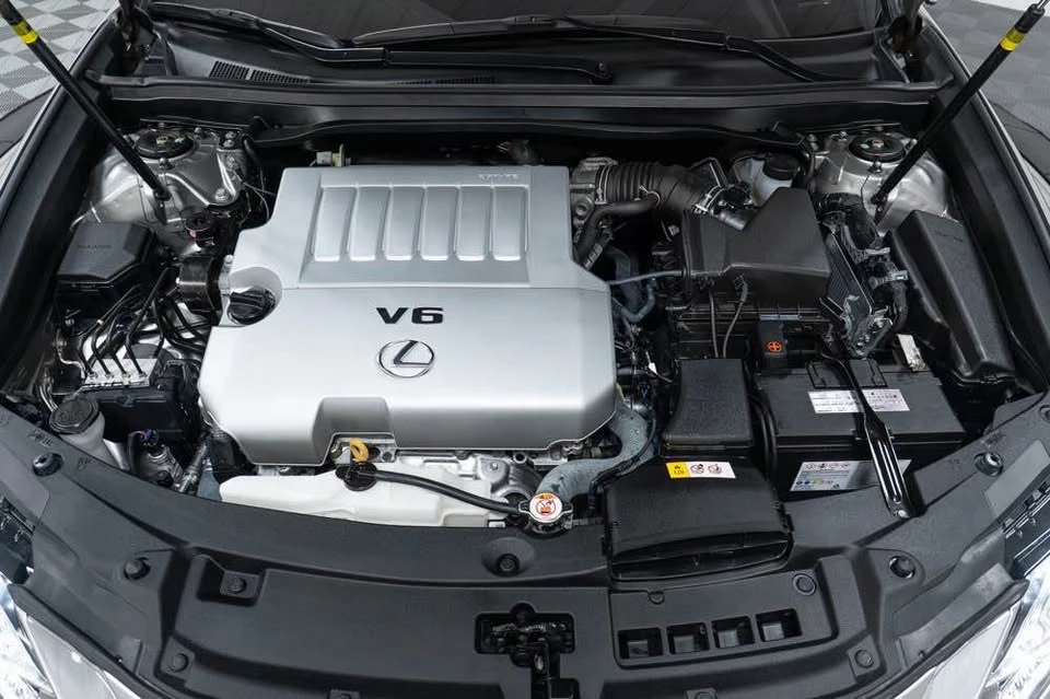 2016 Lexus ES 6th Gen - Image 8 of 13
