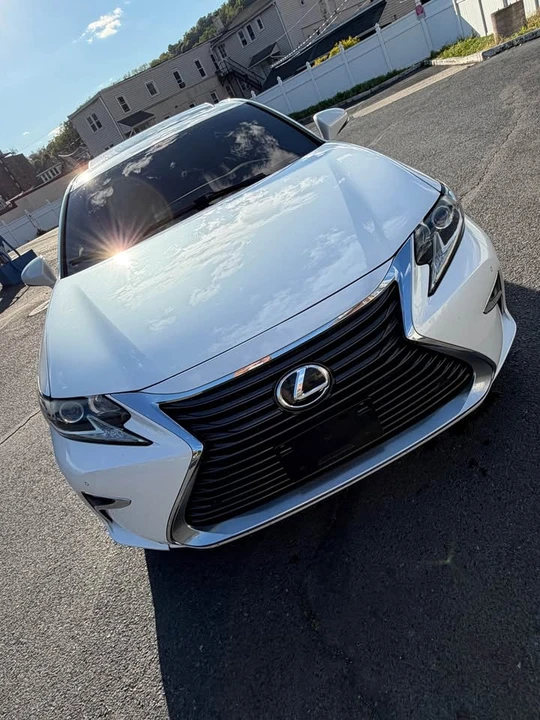2016 Lexus ES 6th Gen - Image 5 of 10