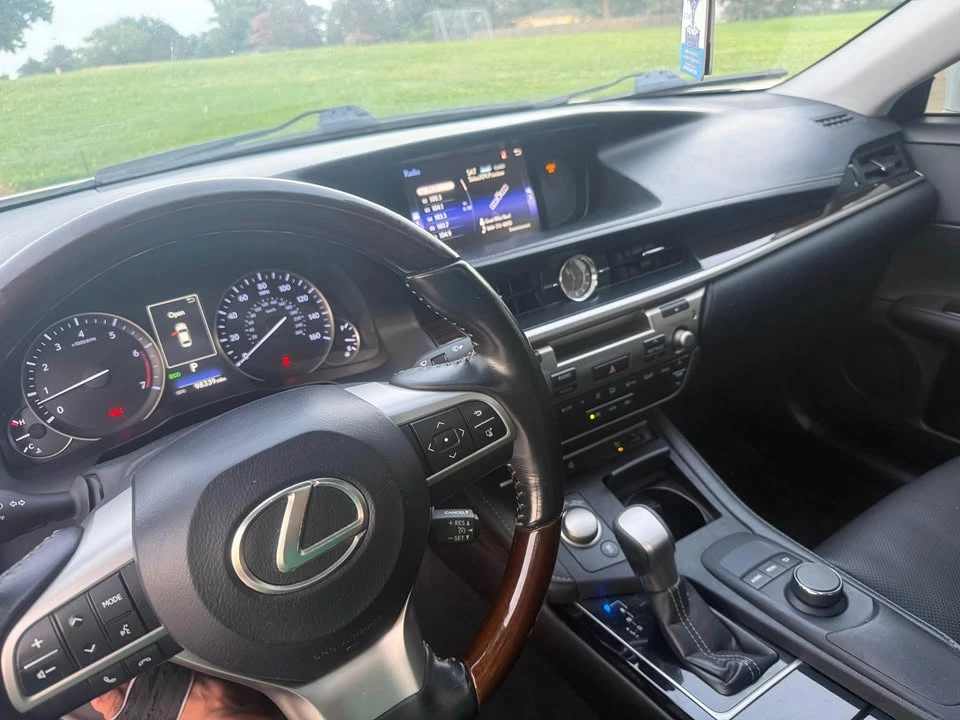 2016 Lexus ES 6th Gen - Image 15 of 15