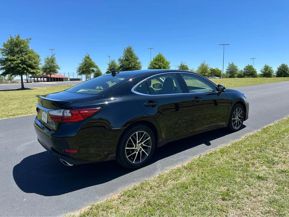 2016 Lexus ES 6th Gen - Image 5 of 20