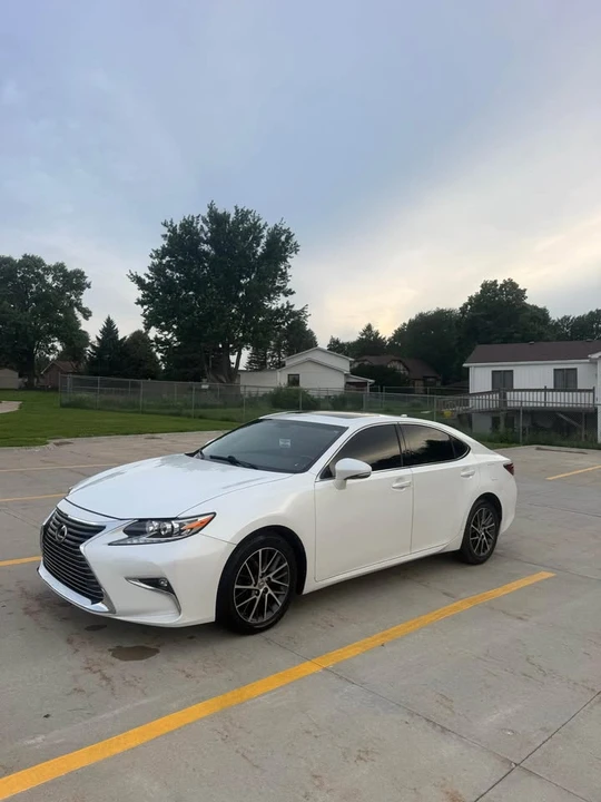 2016 Lexus ES 6th Gen - Image 2 of 15