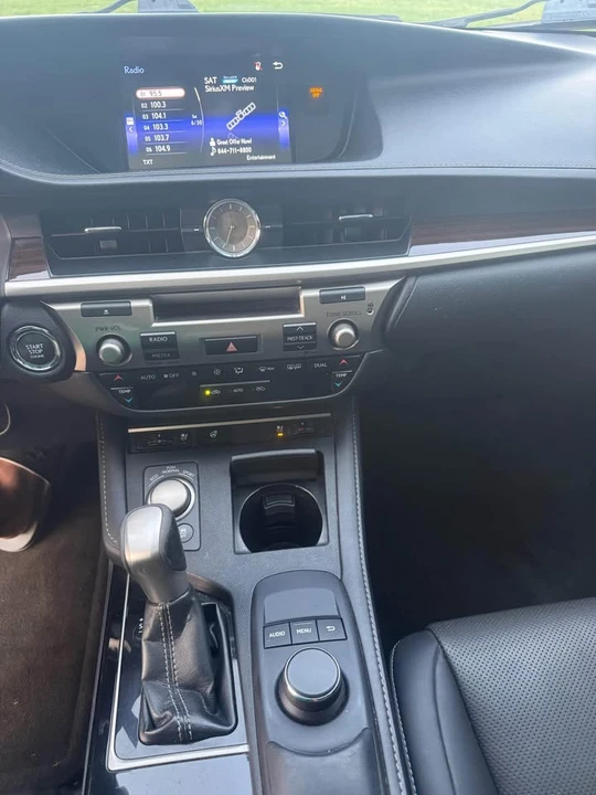 2016 Lexus ES 6th Gen - Image 11 of 15