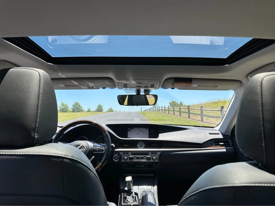 2016 Lexus ES 6th Gen - Image 15 of 20