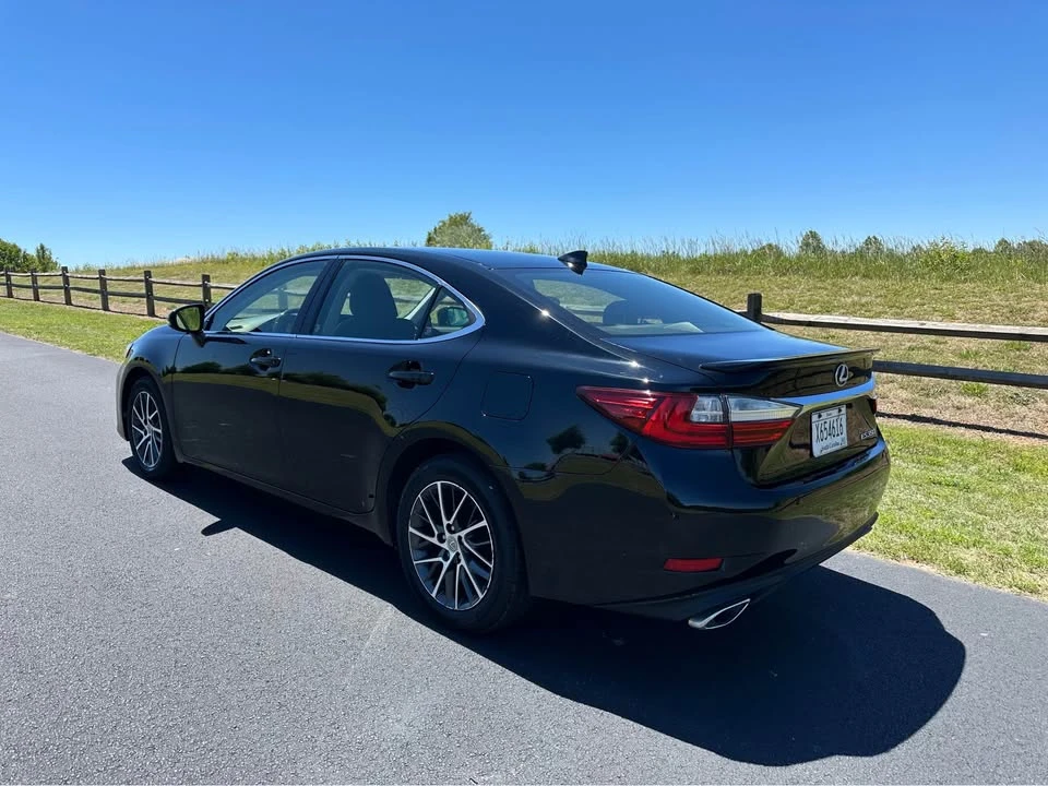2016 Lexus ES 6th Gen - Image 7 of 20