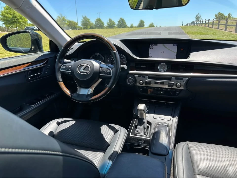 2016 Lexus ES 6th Gen - Image 14 of 20