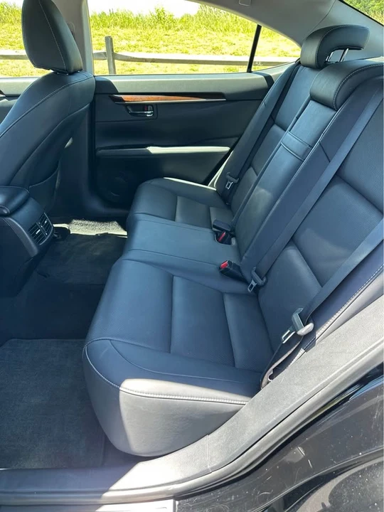 2016 Lexus ES 6th Gen - Image 12 of 20