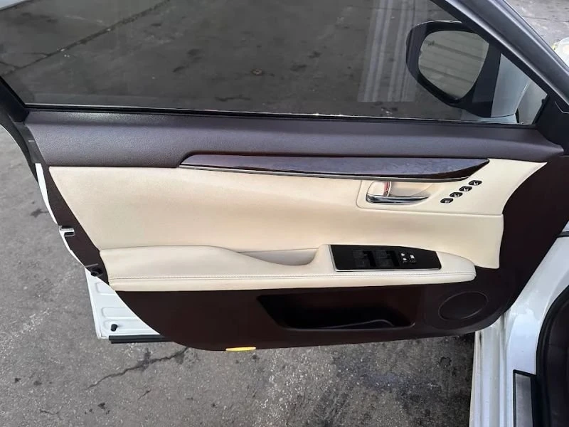 2016 Lexus ES 6th Gen - Image 15 of 20