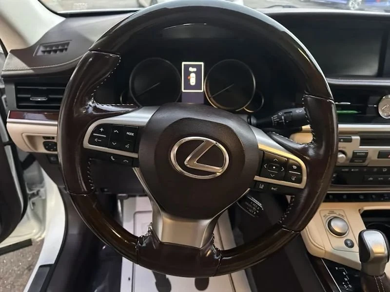 2016 Lexus ES 6th Gen - Image 16 of 20