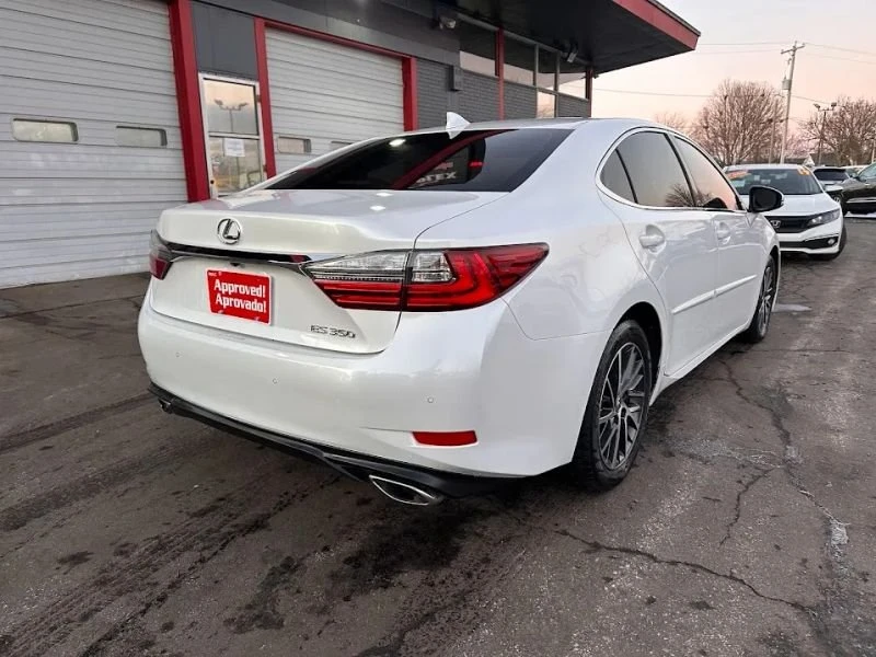 2016 Lexus ES 6th Gen - Image 10 of 20