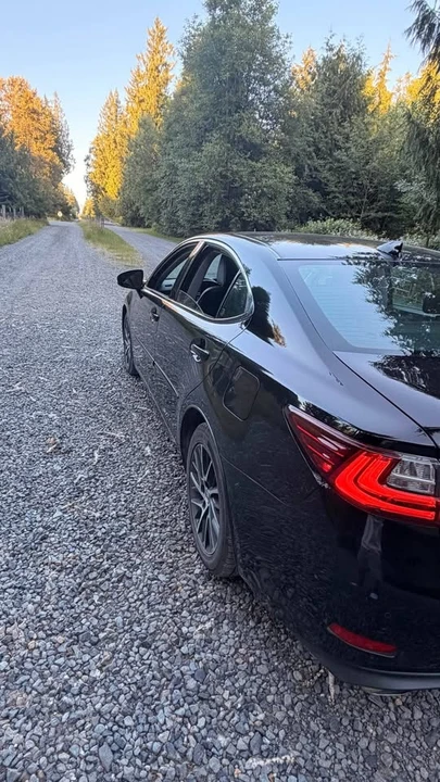 2016 Lexus ES 6th Gen - Image 3 of 13