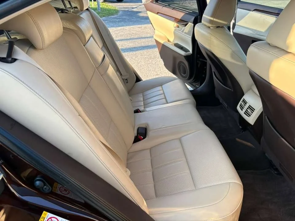 2016 Lexus ES 6th Gen - Image 11 of 20