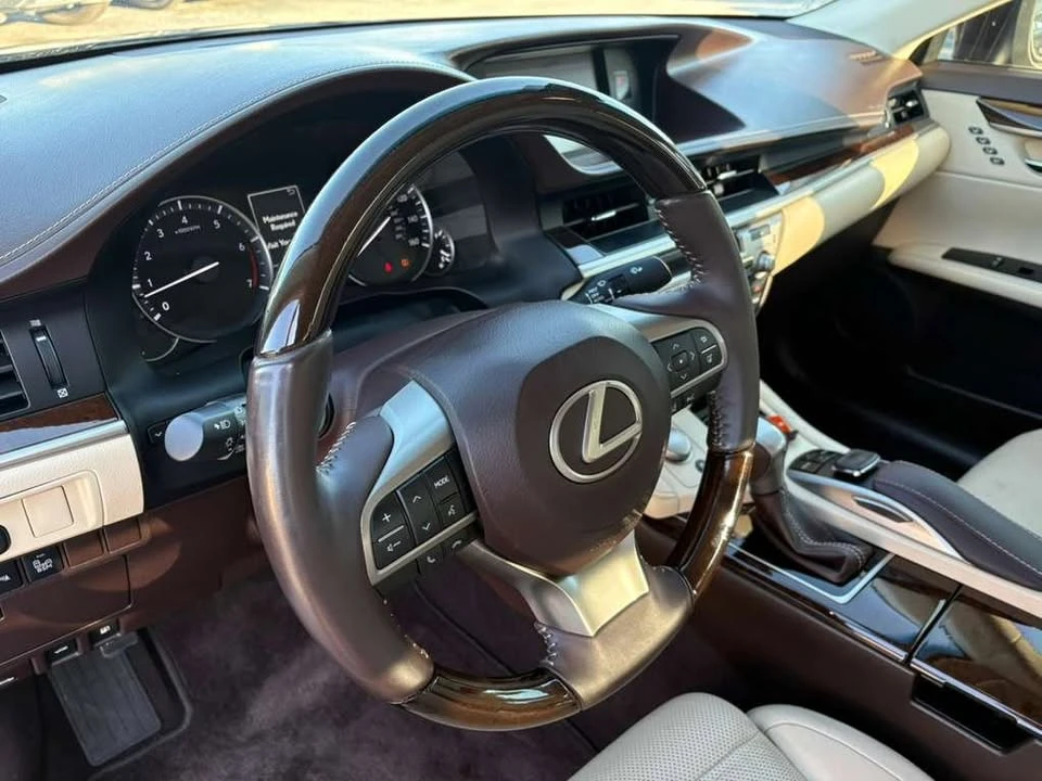 2016 Lexus ES 6th Gen - Image 14 of 20
