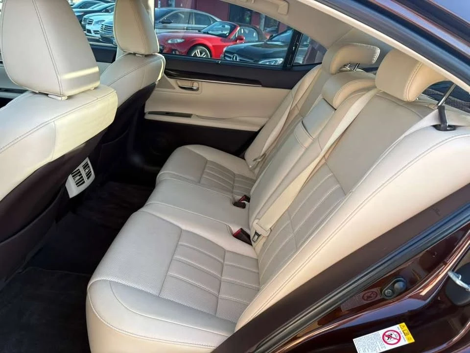 2016 Lexus ES 6th Gen - Image 15 of 20